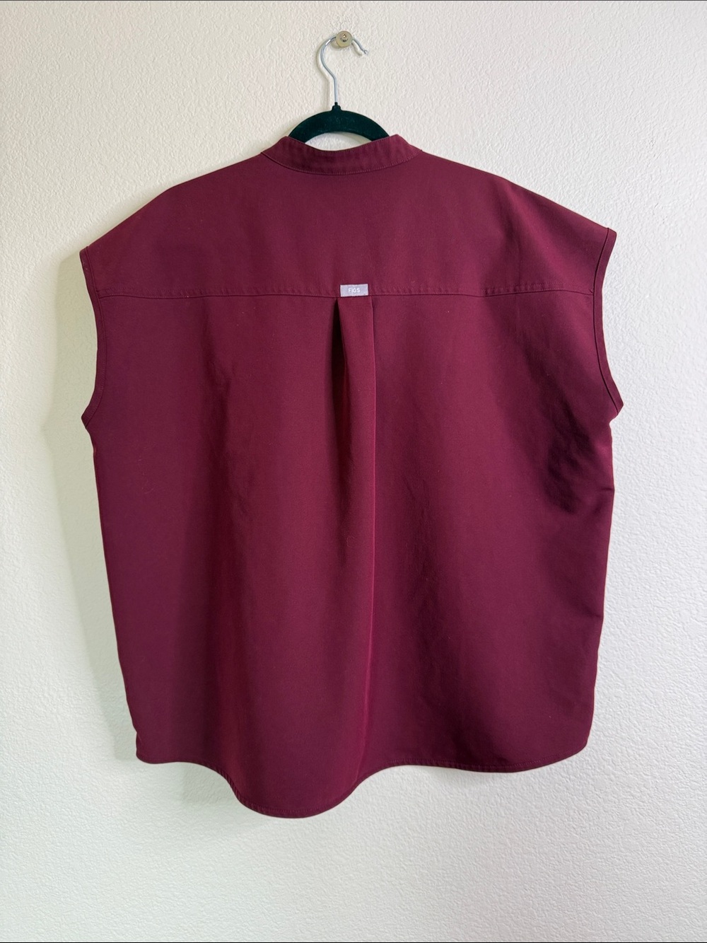 Figs Rafaela scrub top women’s large maroon EUC - Picture 3 of 3